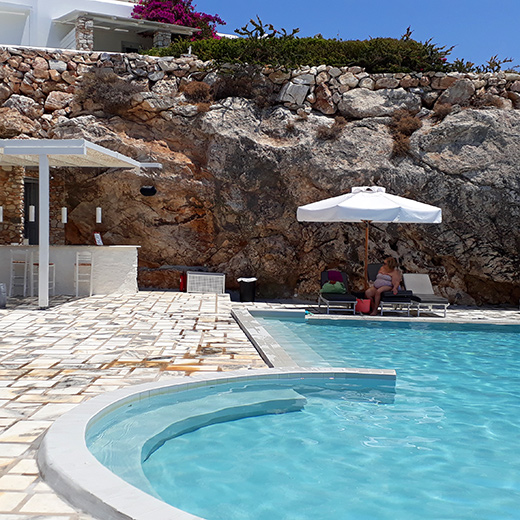 Der Pool vom Hotel Paros Agnanti