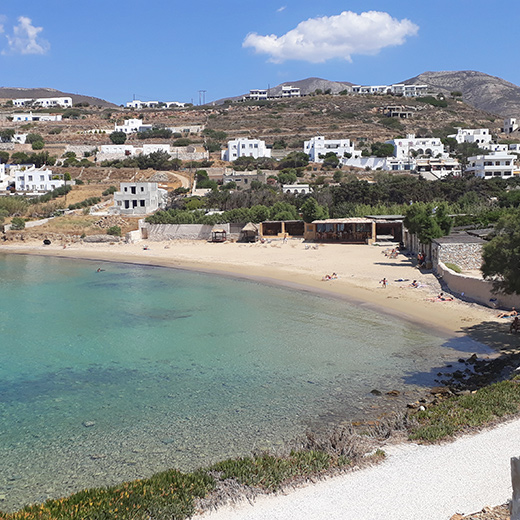 Der Strand vom Hotel Paros-Bay