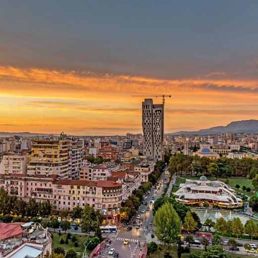 Sonnenuntergang in der Hauptstadt Albaniens