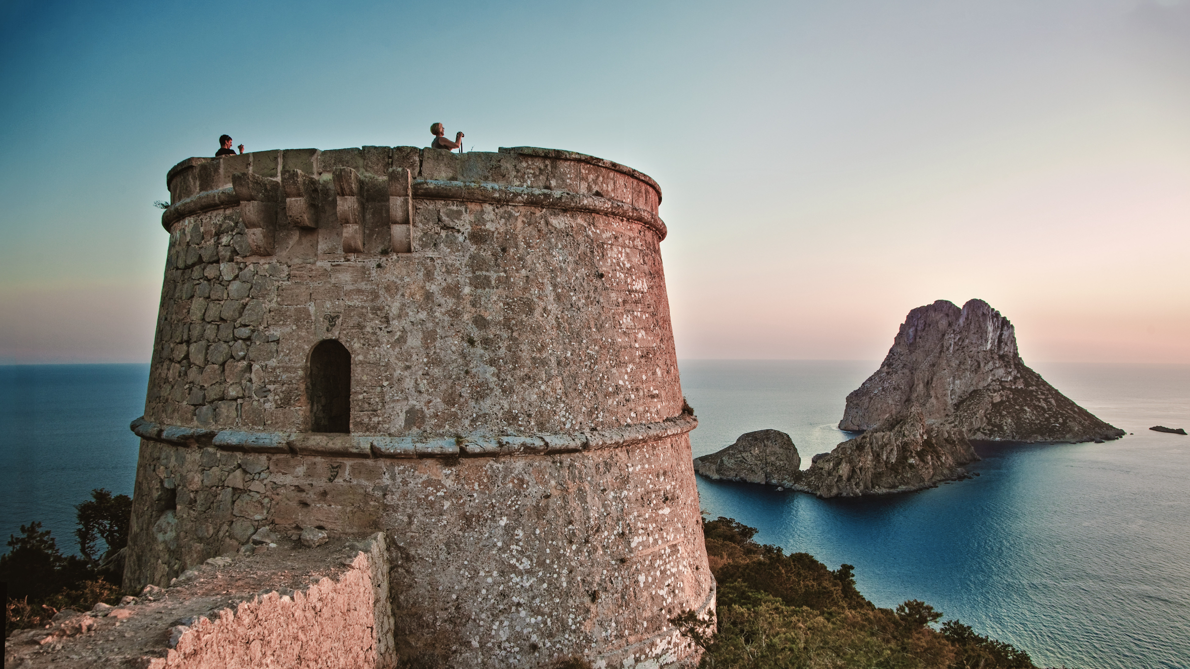 Ibiza, l’île méditerranéenne célèbre pour ses fêtes et ses baies