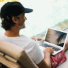 Mann_Liegestuhl_1040x1040-640x640.gif